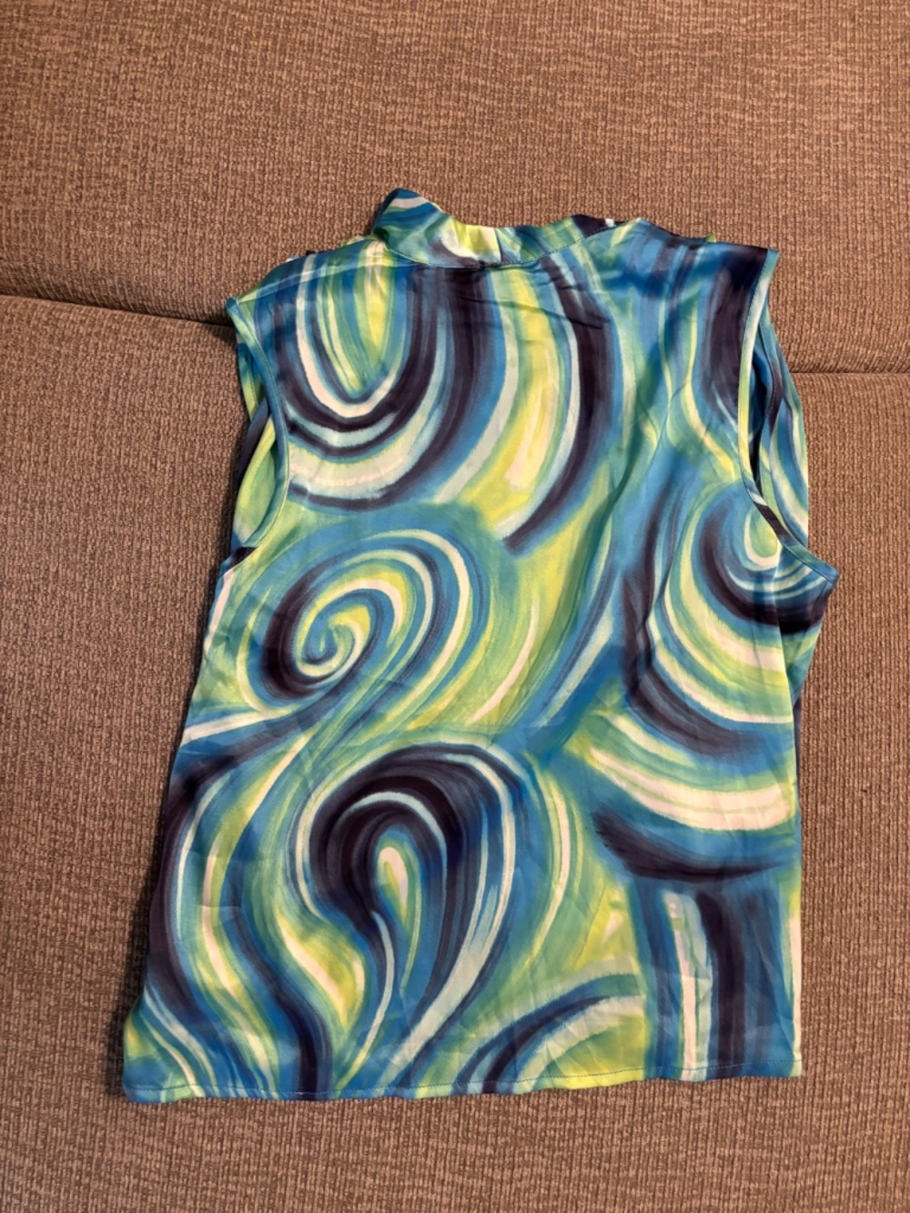 Multicolor swirl top - Picture 3 of 3